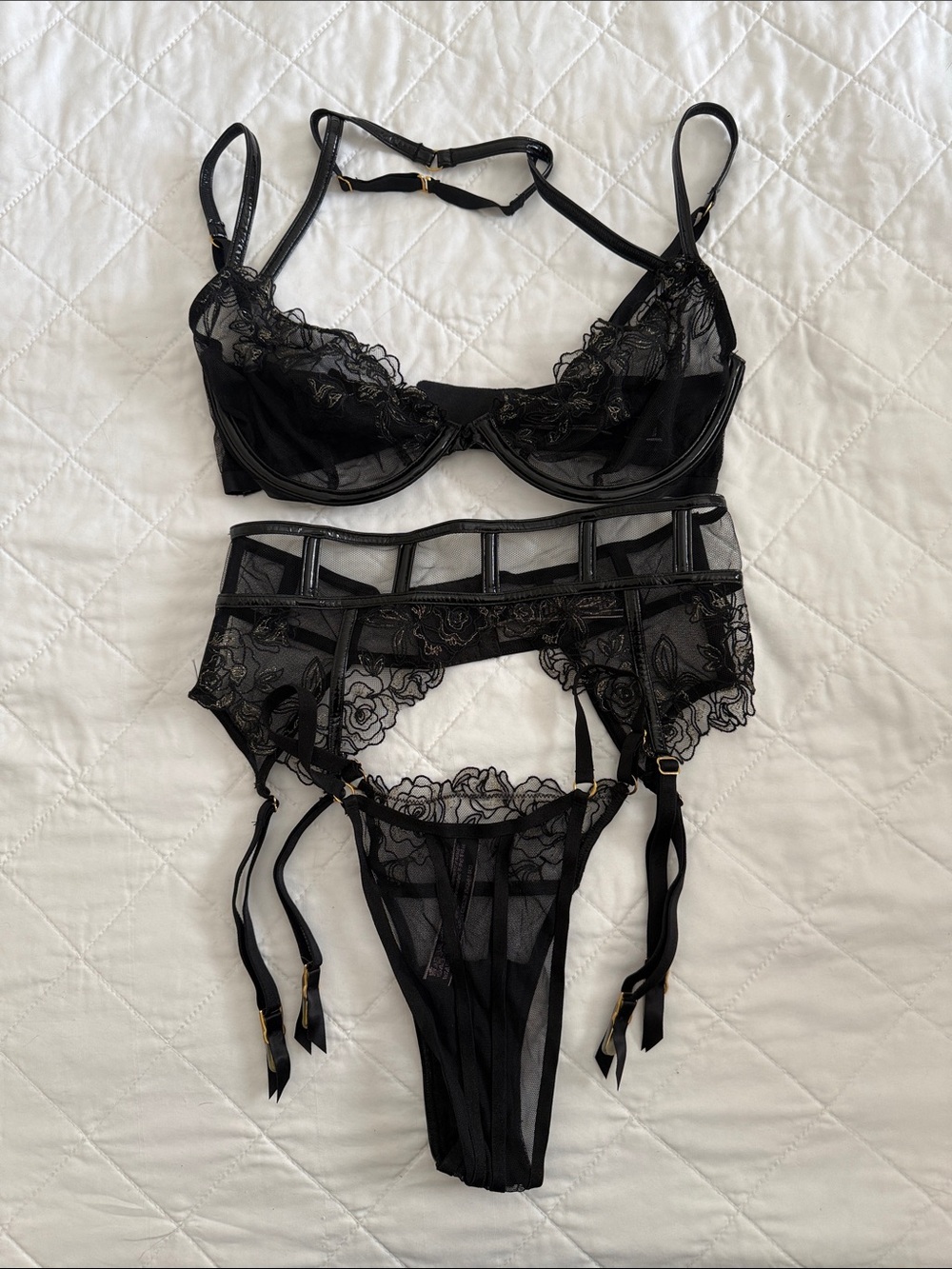 Victoria's Secret midnight affair Lace Sheer Bra, Garter Belt & Thong 32dd/XS